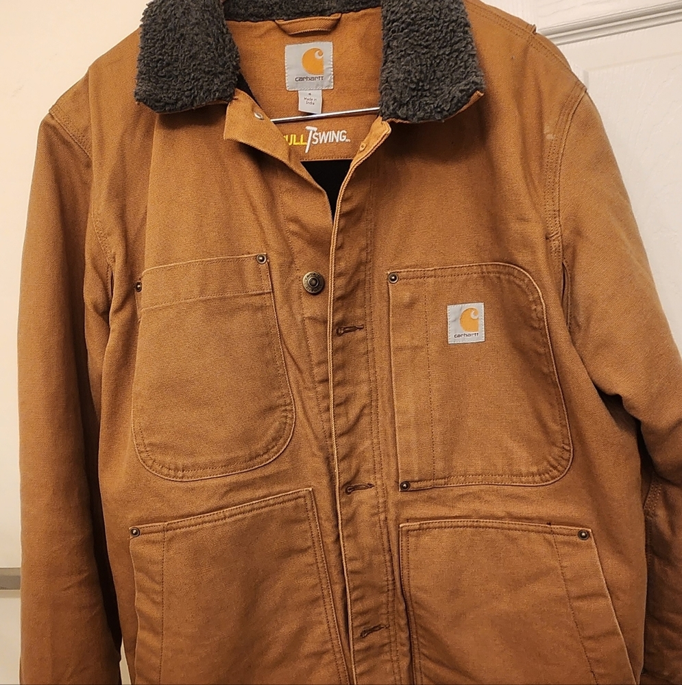 Carhartt small jacket mens. Fits like a medium